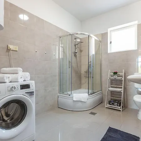 Sjor 2 Bdr W Grill 公寓