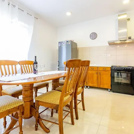 Sjor 2 Bdr W Grill * 扎达尔